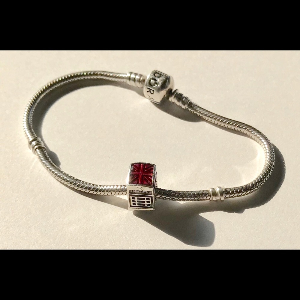 Pandora Telephone Booth *Call Me* Charm